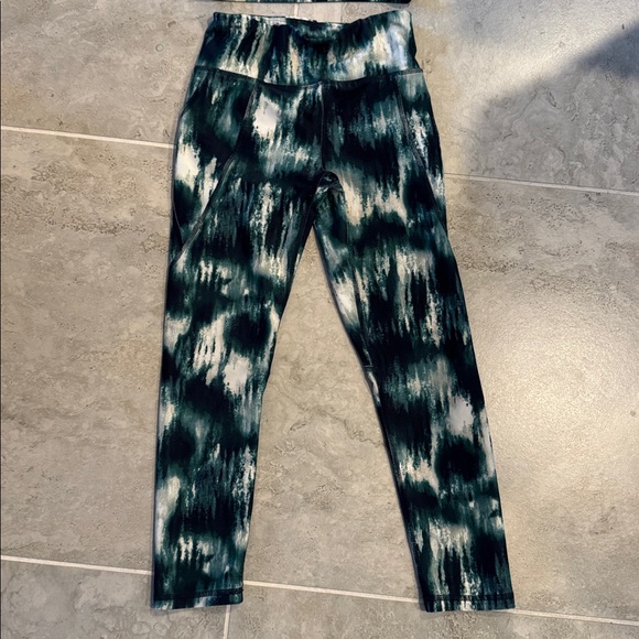 Old Navy Blue and Green Tie-Dye Crop Top and Leggings - Picture 3 of 8